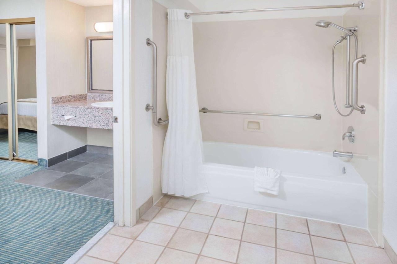 Wyndham Garden San Diego Exterior photo